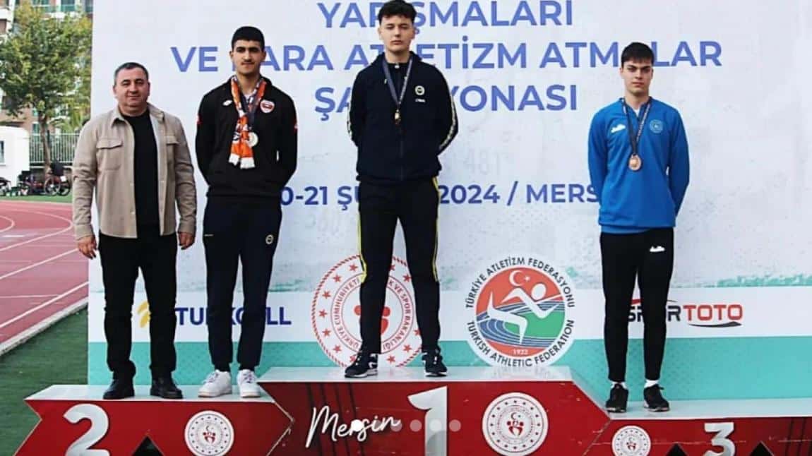 Okulumuz 9.sınıf öğrencilerinden Yiğit Can Fayza Atletizm Disk Atma dalında Türkiye 2. olmuştur. Öğrencimizi tebrik eder. başarılarının devamını dileriz.